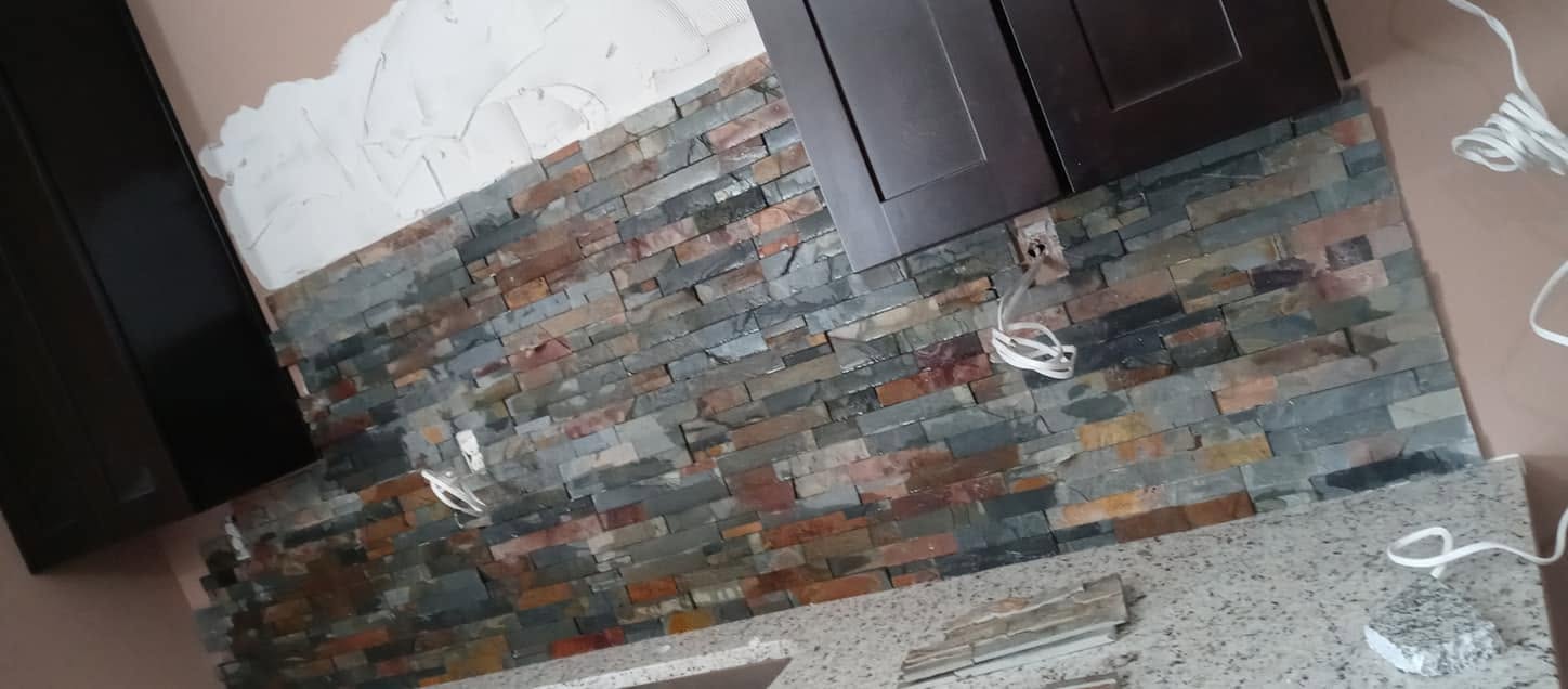 Multi-tone slate stacked stone backsplash detail